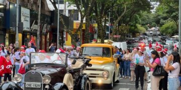 Natal de Luzes, Sombras e Realidades: Decoração Encanta, mas não acolhe