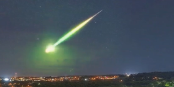 Meteoro ilumina o céu de Foz do Iguaçu e encanta moradores