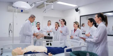 PUCPR amplia oferta com curso de Medicina em Toledo