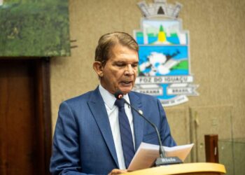 Prefeito de Foz do Iguaçu propõe reestruturação para modernizar a administração pública