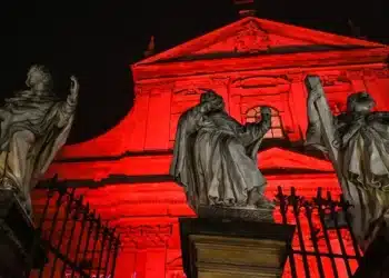 Perseguição a cristãos cresce globalmente com confluência de fatores históricos e modernos