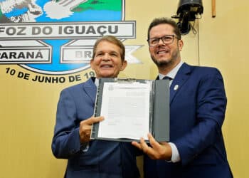 Paulo de Brito assume presidência da Câmara de Foz do Iguaçu e reforça integração com o Executivo