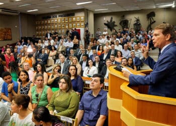 Silva e Luna e Ricardinho assumem prefeitura de Foz do Iguaçu com compromisso de união e progresso