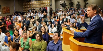 Silva e Luna e Ricardinho assumem prefeitura de Foz do Iguaçu com compromisso de união e progresso