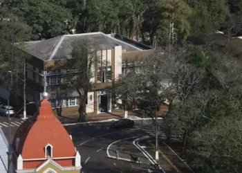 Prefeitura de Foz e Secretaria da Mulher repudiam violência contra a mulher em nota