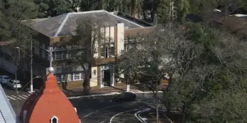 Prefeitura de Foz e Secretaria da Mulher repudiam violência contra a mulher em nota