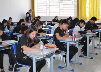 Estudantes do Paraná já podem pedir isenção da taxa de inscrição para o Enem 2025