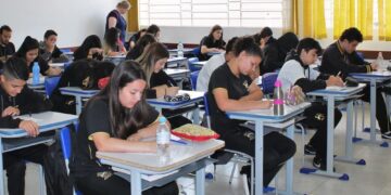 Estudantes do Paraná já podem pedir isenção da taxa de inscrição para o Enem 2025