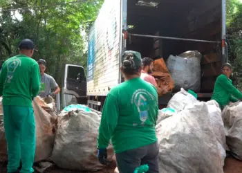 Santa Terezinha de Itaipu retira 1,5 tonelada de lixo do lago em campanha de limpeza