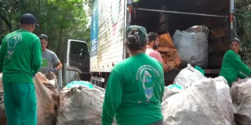 Santa Terezinha de Itaipu retira 1,5 tonelada de lixo do lago em campanha de limpeza