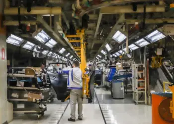 Com salto de 2%, indústria do Paraná foi o principal motor do Brasil em fevereiro, aponta IBGE