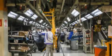 Com salto de 2%, indústria do Paraná foi o principal motor do Brasil em fevereiro, aponta IBGE