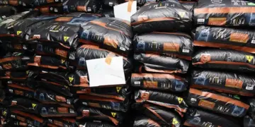 Prefeitura de Foz inicia entrega de 25 toneladas de ração para protetoras de animais da cidade.