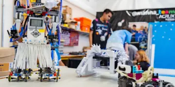 Escolas estaduais do Paraná que ofertam tempo integral recebem mais 3 mil kits de robótica