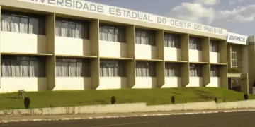 Unioeste publica três editais para contratar novos agentes universitários