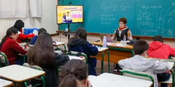 Governo apresenta projeto de lei para reajustar salário dos professores em até 11,31%