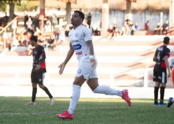 Lucão decide fora de casa e quebra a invencibilidade do Batel