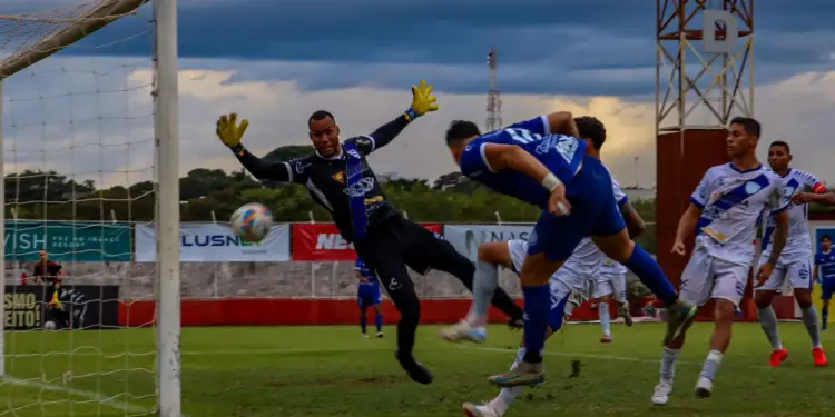 Gol da vitória marcado por Uberaba
Foto: Franz Amorim (Assessoria Foz F.C).