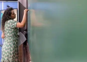 Educação divulga resultado da dobra de padrão com 2 mil professores contemplados