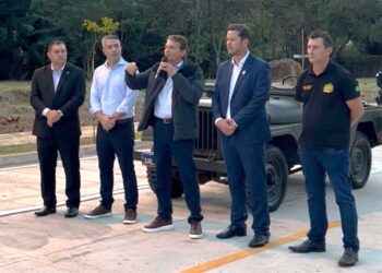 Feijão com arroz? Não! Prefeito começou pelo caviar