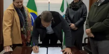 Prefeito assina decreto de premiação por desempenho no IDEB para 2025