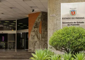 Governador Ratinho Junior assina decreto para reduzir despesas no Paraná