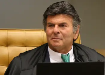 Fux diverge e vota contra restrições a Bolsonaro no STF