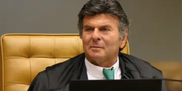 Fux diverge e vota contra restrições a Bolsonaro no STF