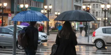 Frente fria muda o tempo e traz chuva e frio intenso ao Paraná