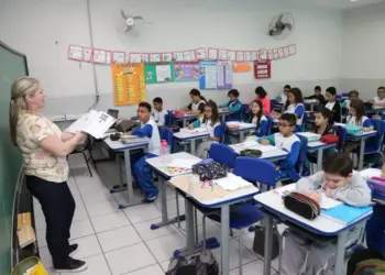 Prefeitura de Foz propõe reajuste complementar para professores