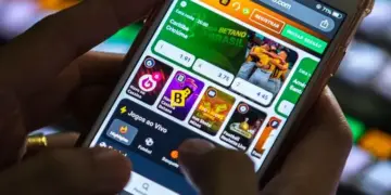 Gastos com apostas adiam faculdade para 34% dos jovens no país