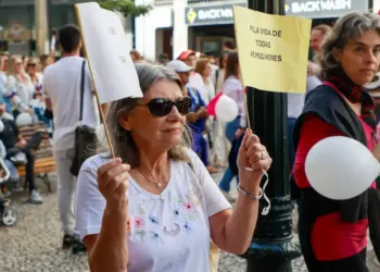 Foz do Iguaçu participa de caminhada estadual contra o feminicídio