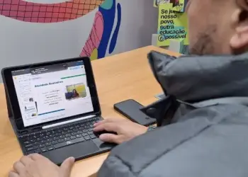 Governo recua e muda exigência de frequência em curso para professores do estado