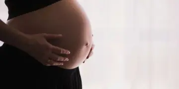 Estudo em Israel aponta associação entre vacina de mRNA e perda fetal