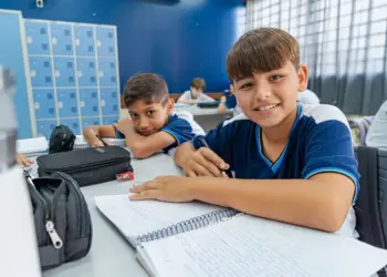 Rede estadual retoma aulas na segunda com 988 novos professores