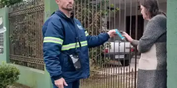 Sanepar lança pagamento com cartão na porta para evitar corte de água