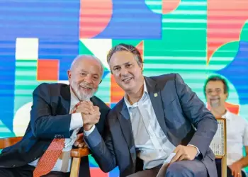 Governo anuncia corte na compra de livros didáticos por falta de verba