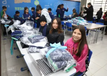 Estado vai distribuir uniformes para alunos de todas as 412 escolas de tempo integral