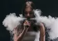 Fumaça doce, futuro amargo: o vape que invade nossas escolas