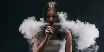 Fumaça doce, futuro amargo: o vape que invade nossas escolas