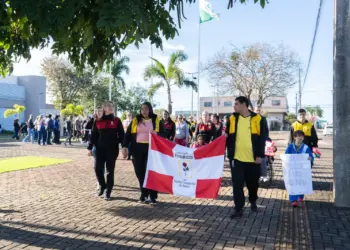 Santa Terezinha de Itaipu protesta em defesa de escolas especiais