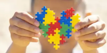 Vereador cobra dados sobre fila de espera para crianças e adolescentes com TEA na rede pública de saúde