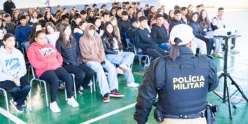 Santa Terezinha inicia palestras sobre uso seguro de patinetes elétricos