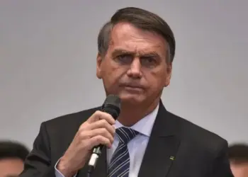 Defesa de Bolsonaro pede a Moraes autorização para realizar procedimento médico