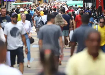 População do Brasil cresce menos e chega a 213,4 milhões aponta IBGE