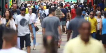 População do Brasil cresce menos e chega a 213,4 milhões aponta IBGE