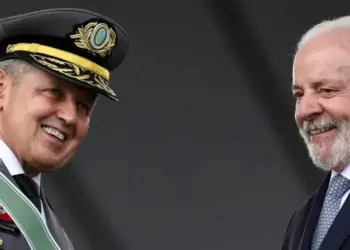 Lula se reúne com cúpula militar às vésperas de julgamento de generais