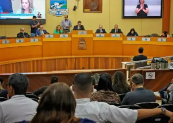 Legislativo derruba veto e mantém exigência de audiência pública