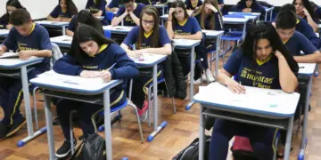 Paraná lidera redução do abandono escolar e avança em qualidade da educação