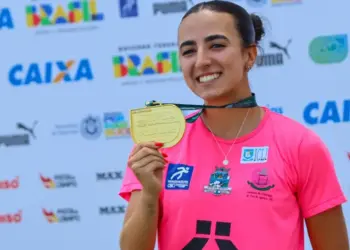 Atleta de Foz do Iguaçu é campeã brasileira de atletismo no salto triplo